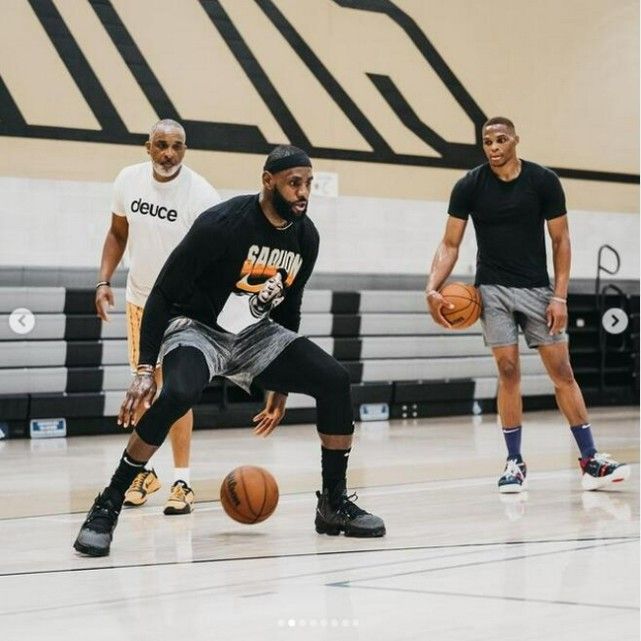 麦肯尼：没能拿下3分很遗憾；新教练带来了新的理念和活力（麦肯尼：错失三分令人惋惜，新帅注入全新理念与活力）