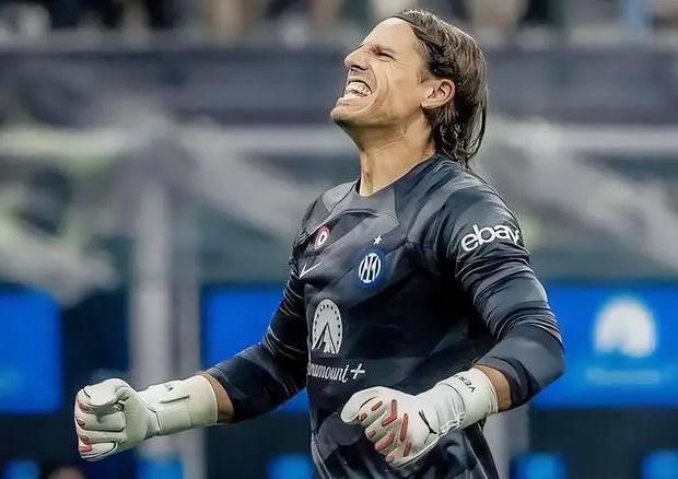 英超-曼联4-1轻取狼队，B费两射一传成头号功臣（英超：曼联4-1击退狼队，B费双响一助成最大功臣）