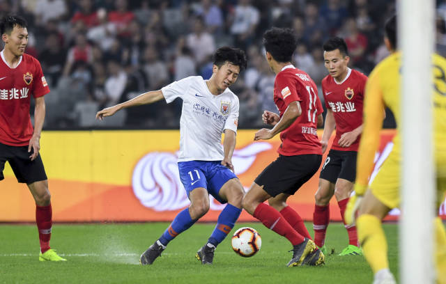 客战梅州建功，英博18岁小将杨铭锐斩获职业生涯首球（客场对阵梅州，18岁小将杨铭锐为英博攻入职业处子球）