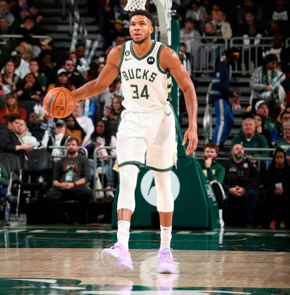 奎因成为历史上最年轻的单节100%命中率砍下20分的球员（奎因创历史：最年轻球员单节命中率100%拿下20分）