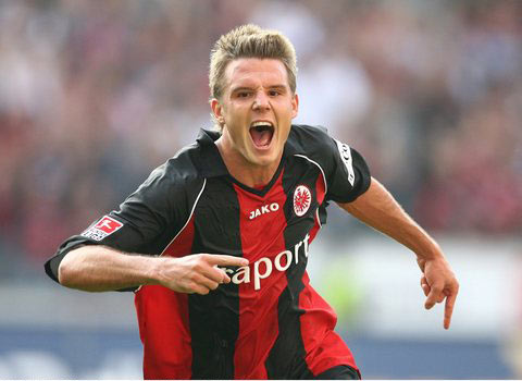 万众瞩目！CBA杯赛上演“山东德比” 赢球将锁定晋级八强名额（焦点之战！CBA杯山东德比打响，胜者将锁定八强席位）