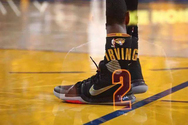 火箭过山车式的表现背后：球队松懈与策略调整（火箭为何忽上忽下：松懈心态与策略调整的叠加效应）