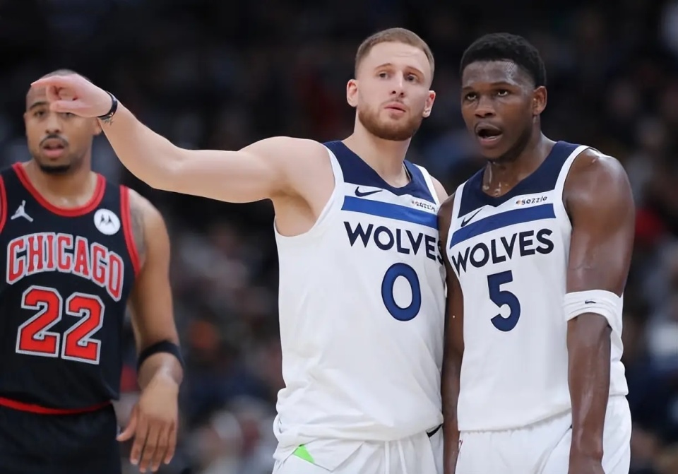 40多位体操爱好者在厦考级！难？并不难（厦门40余名体操爱好者参加考级：难吗？其实不难）